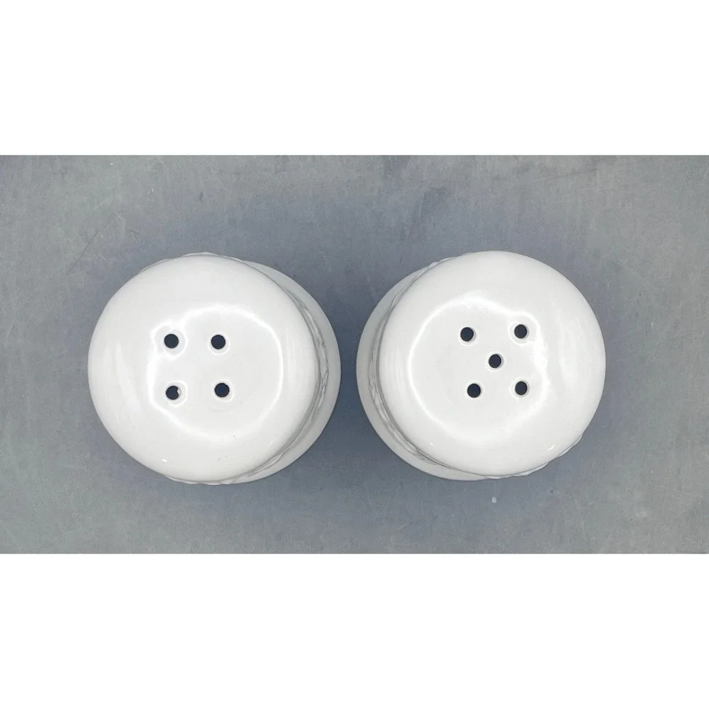 White Ceramic Snowflake Salt Pepper‎ Shaker Set Winter Holiday Decor Seasonal